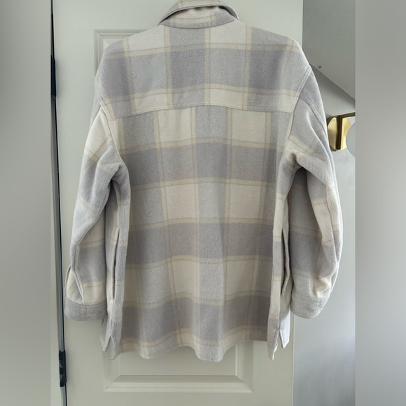 Women’s Old Navy shacket - Picture 3 of 5